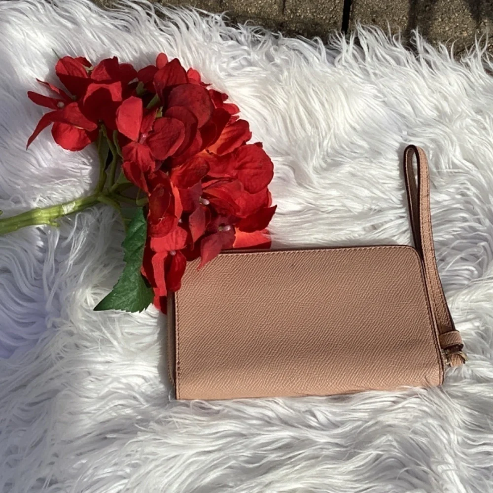 Coach Pebbled Lather Corner Zip Bifold Wallet With Wrist Strap